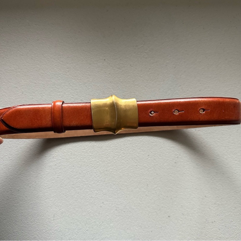 De Vecchi by Hamilton Hodge genuine leather belt.